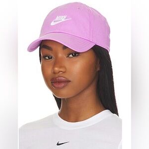 Nike Sportswear Heritage86 Fushia hat. New